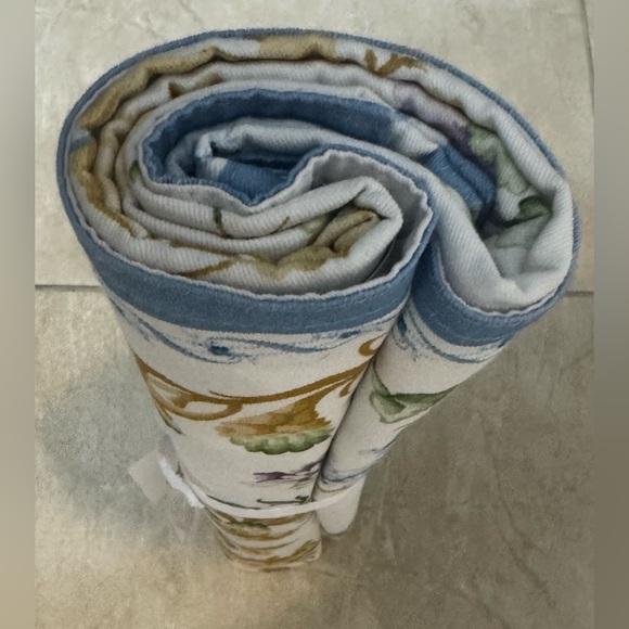 Williams Sonoma Bridgerton Table Runner - Picture 8 of 11